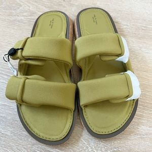 Rag and Bone Parque Slide - Recycled Materials
Flat Sandal in Green Moss